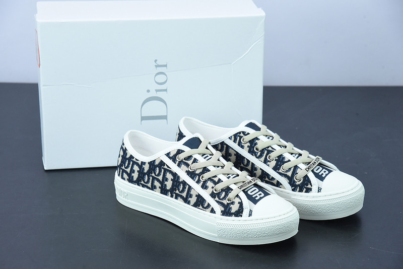 dio* low-top walk