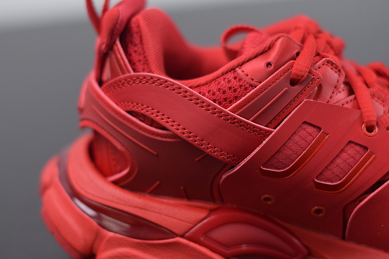 bc track sneaker