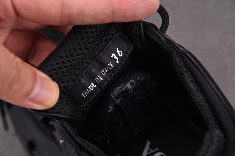 pr sneaker
