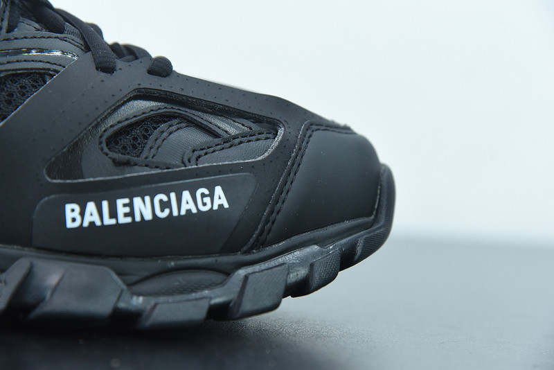 bc track sneaker