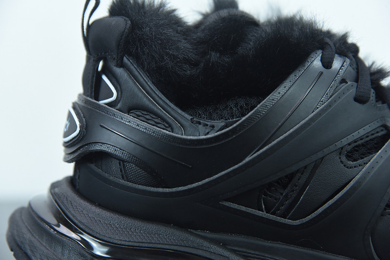 bc track sneaker