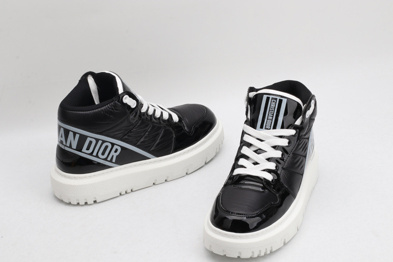 dio* sneaker
