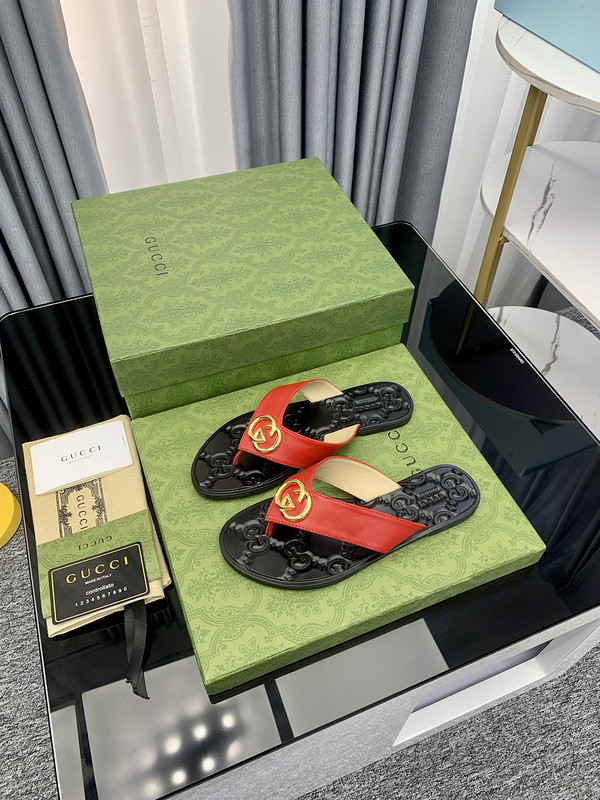 g*u*i sandals