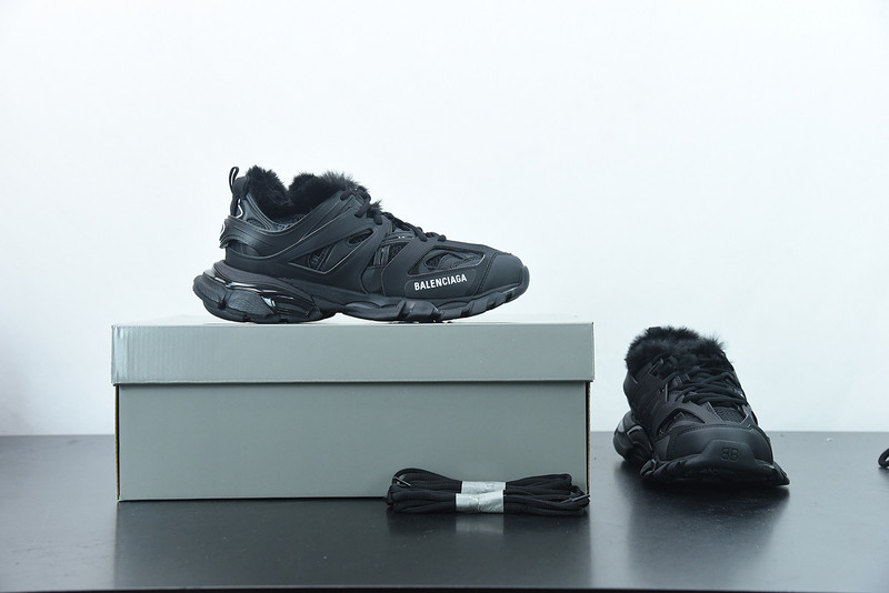 bc track sneaker