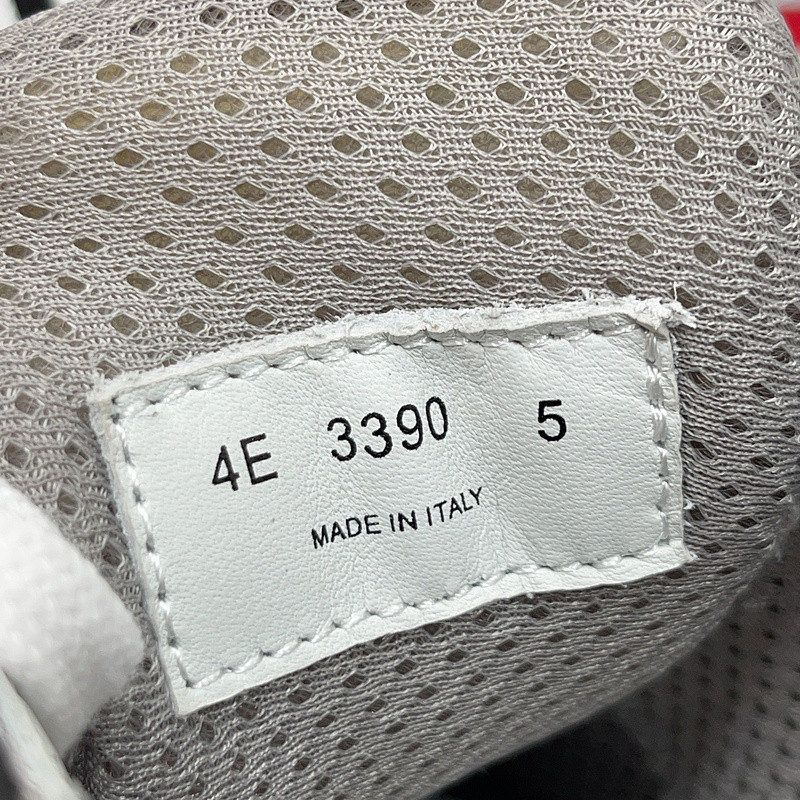 pr sneaker