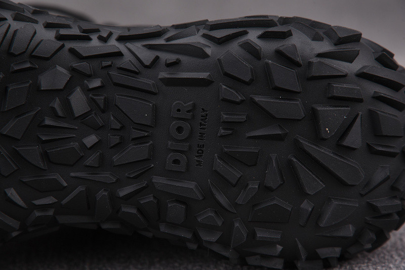 dio* sneaker