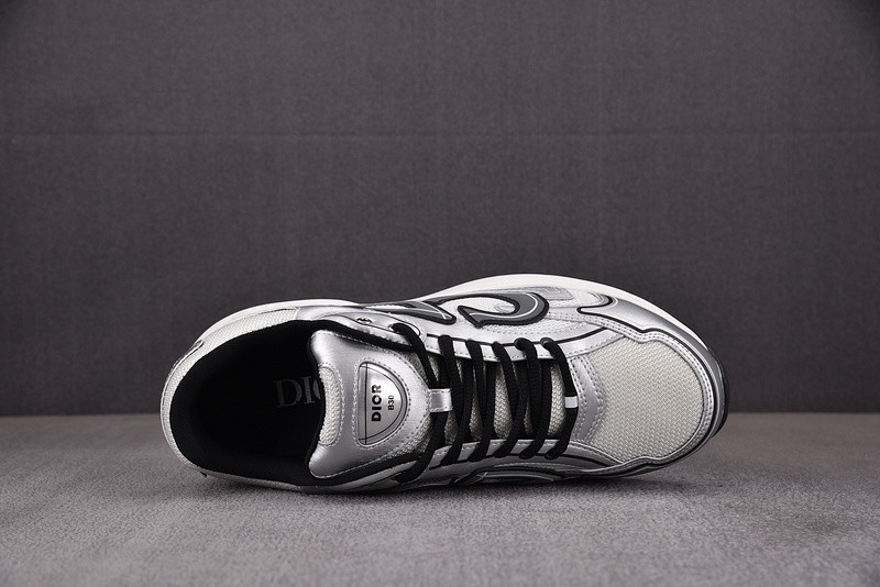 dio* sneaker