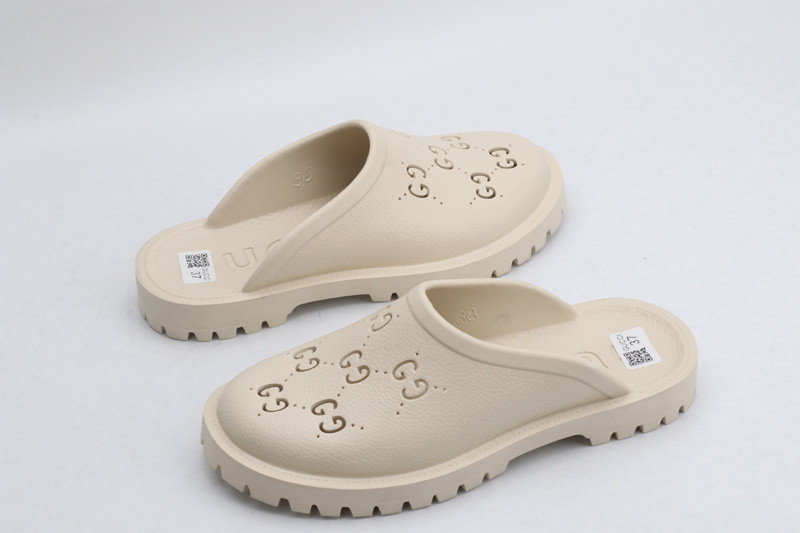 g*u*i sandals low