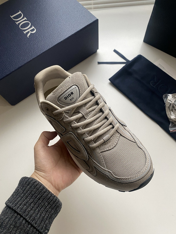 DIO* SNEAKER