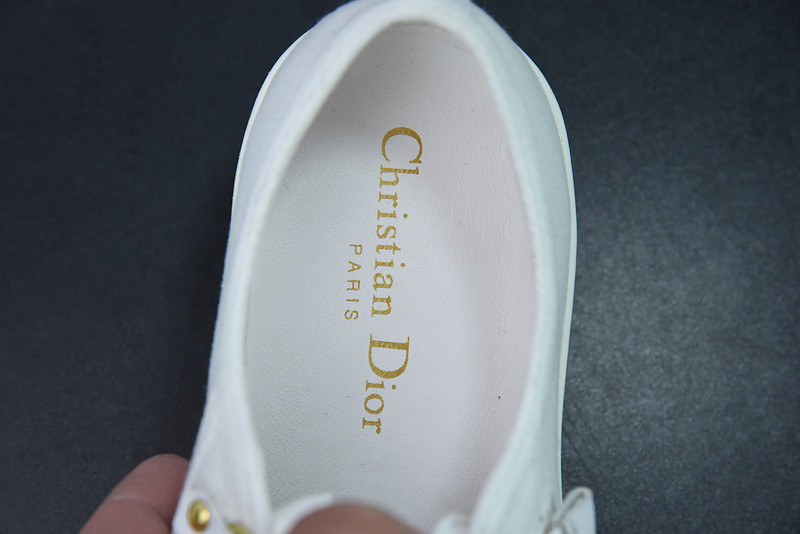 dio* low-top walk