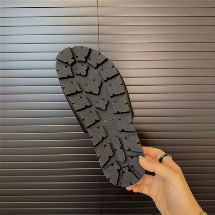 pra*a sandals