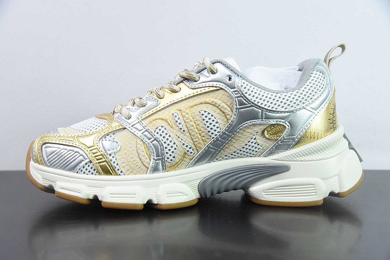 dio* sneaker