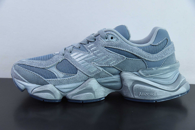 NEW BALANCE SNEAKER