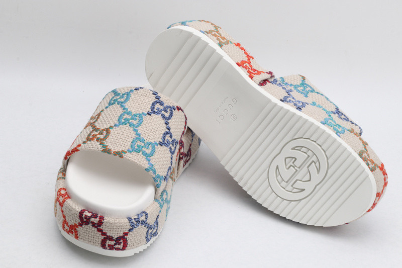 g*u*i sandals