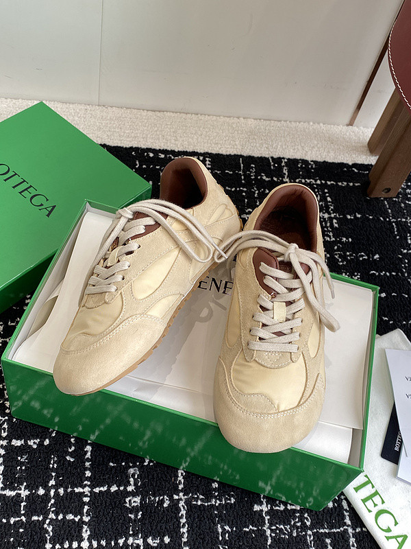b0tte*a Ven*ta sneaker