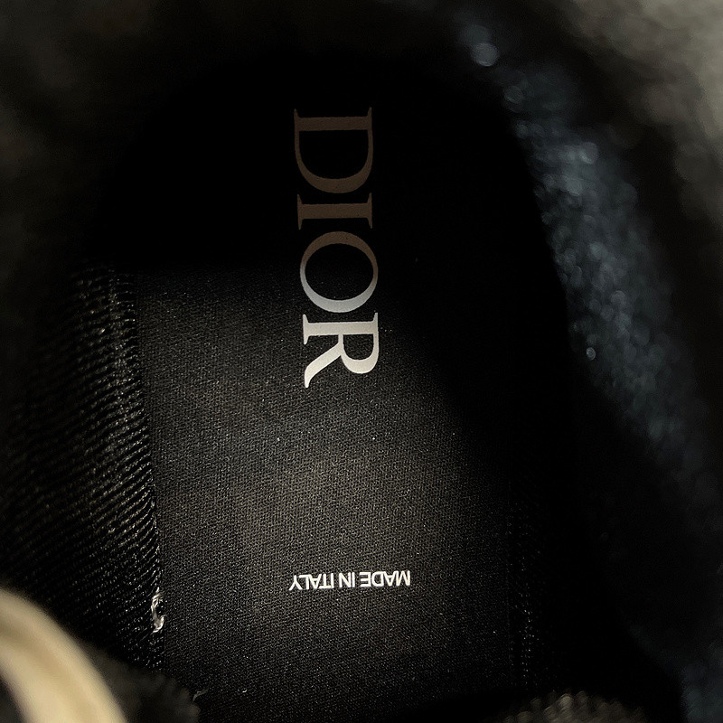 dio* sneaker