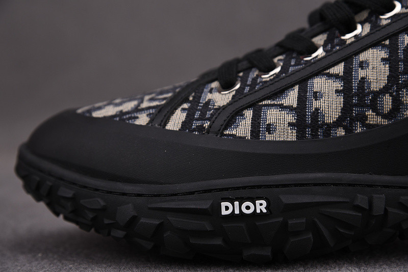 dio* sneaker