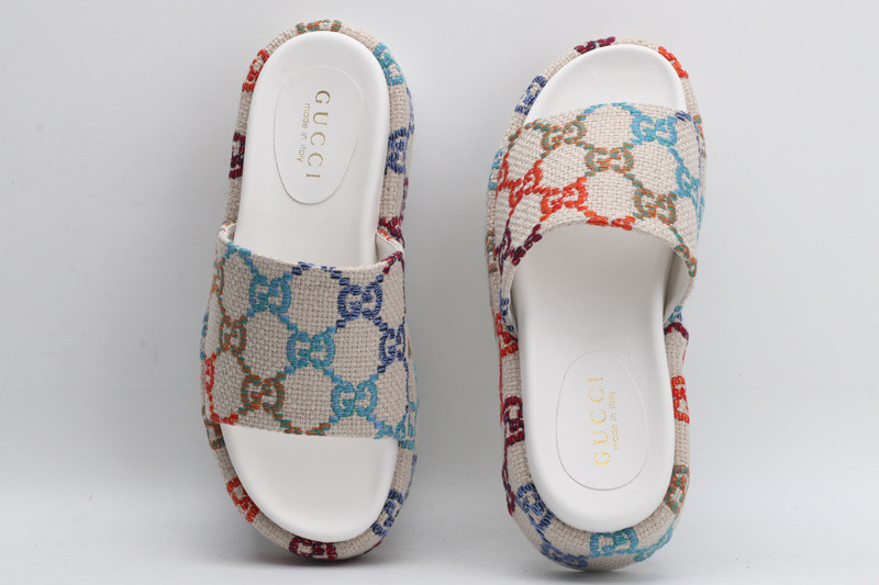 g*u*i sandals