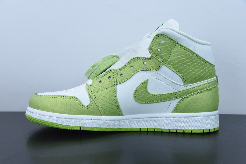 wmns air jordan 1 mid se 