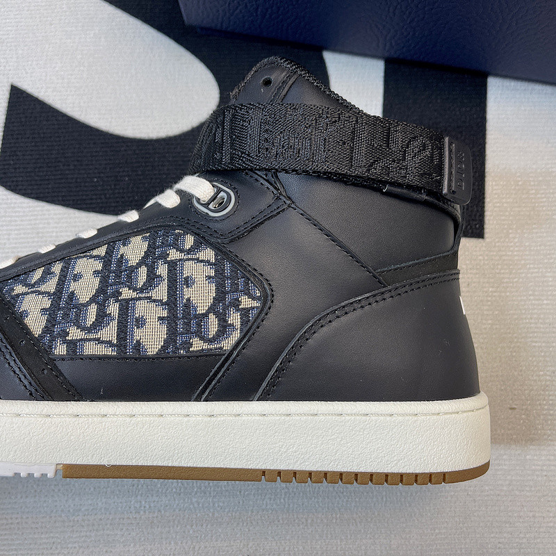 dio* sneaker