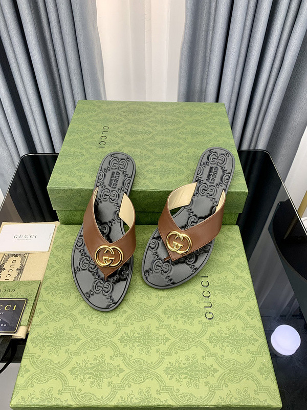 g*u*i sandals