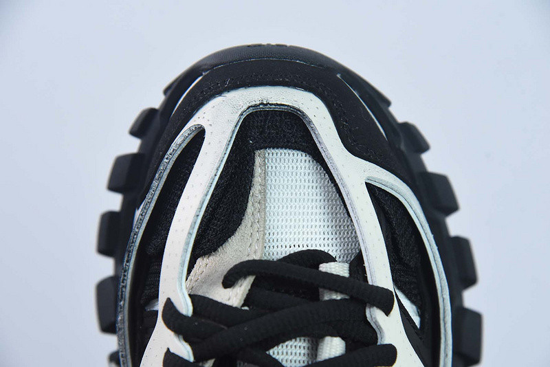 bc track sneaker