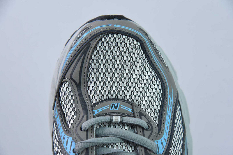 NEW BALANCE SNEAKER