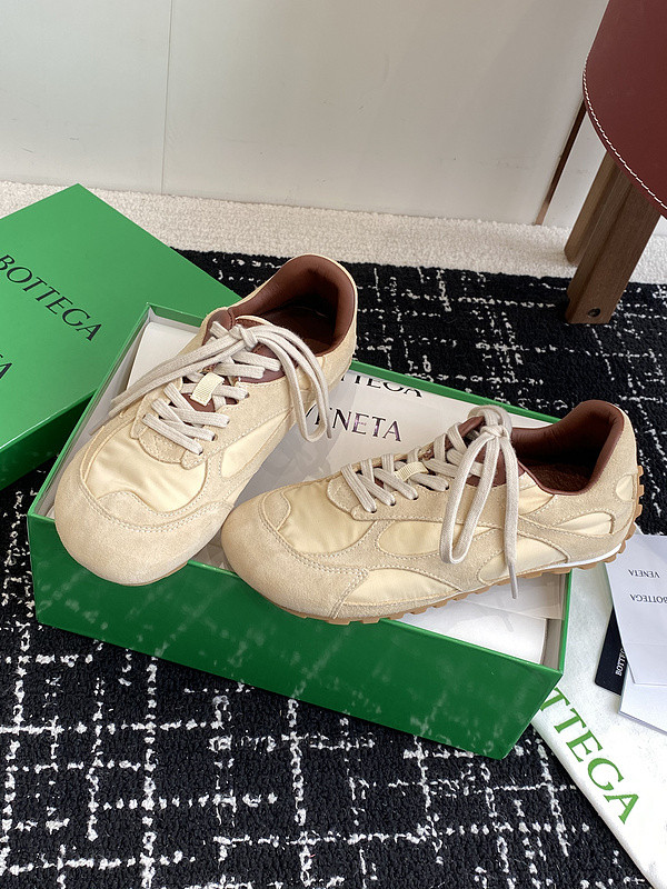 b0tte*a Ven*ta sneaker