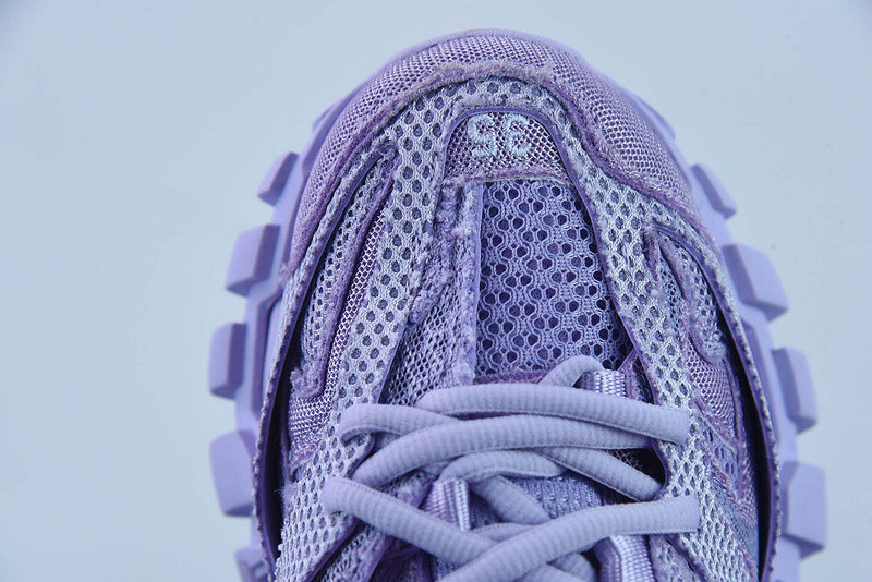 bc track sneaker