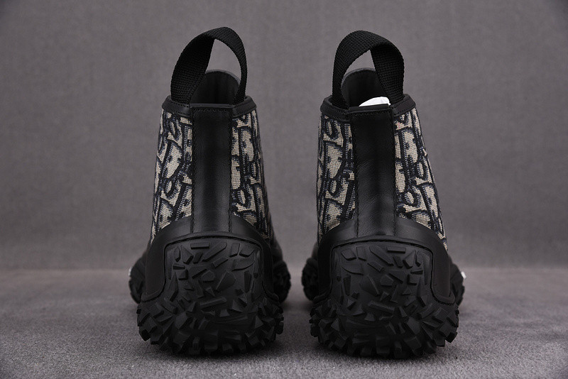 dio* sneaker