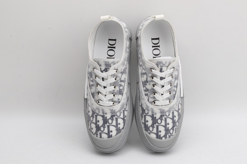 dio* x converse sneaker