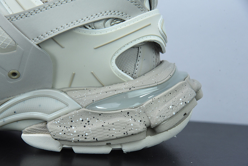 bc track sneaker