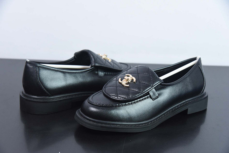Ch*el sneaker