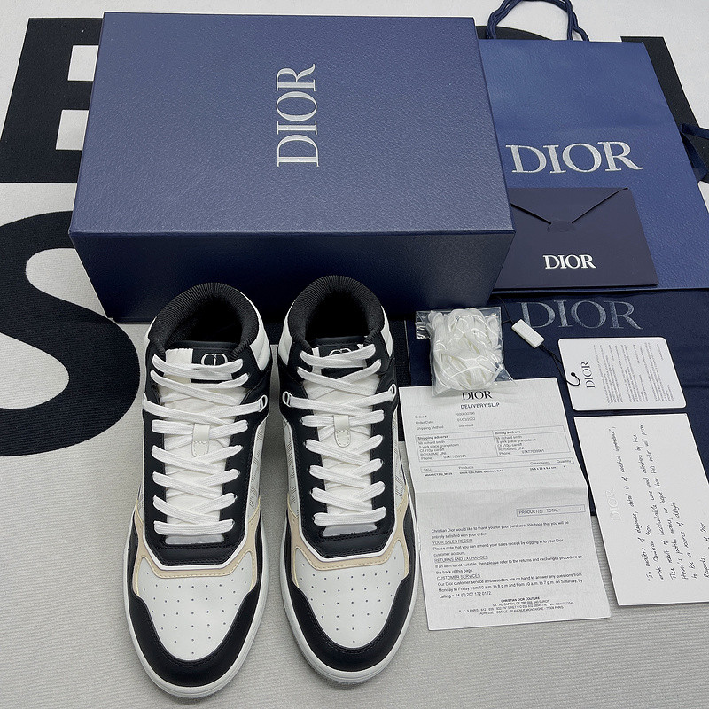 dio* sneaker