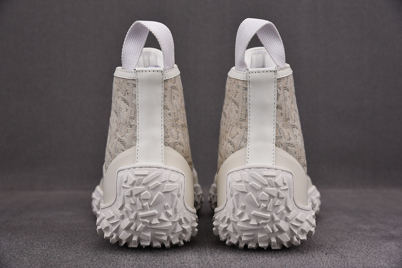 dio* sneaker