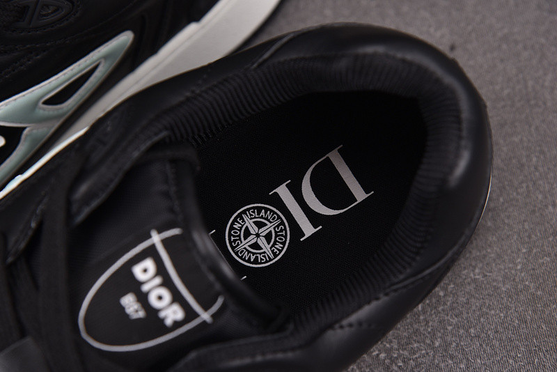 dio* sneaker